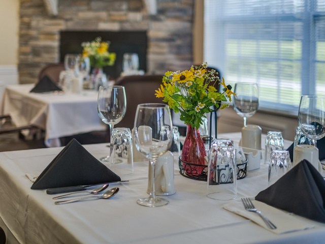 HERITAGE COURT DEER CREEK - Assisted Living Home photo 2 in NEW BERLIN, WI